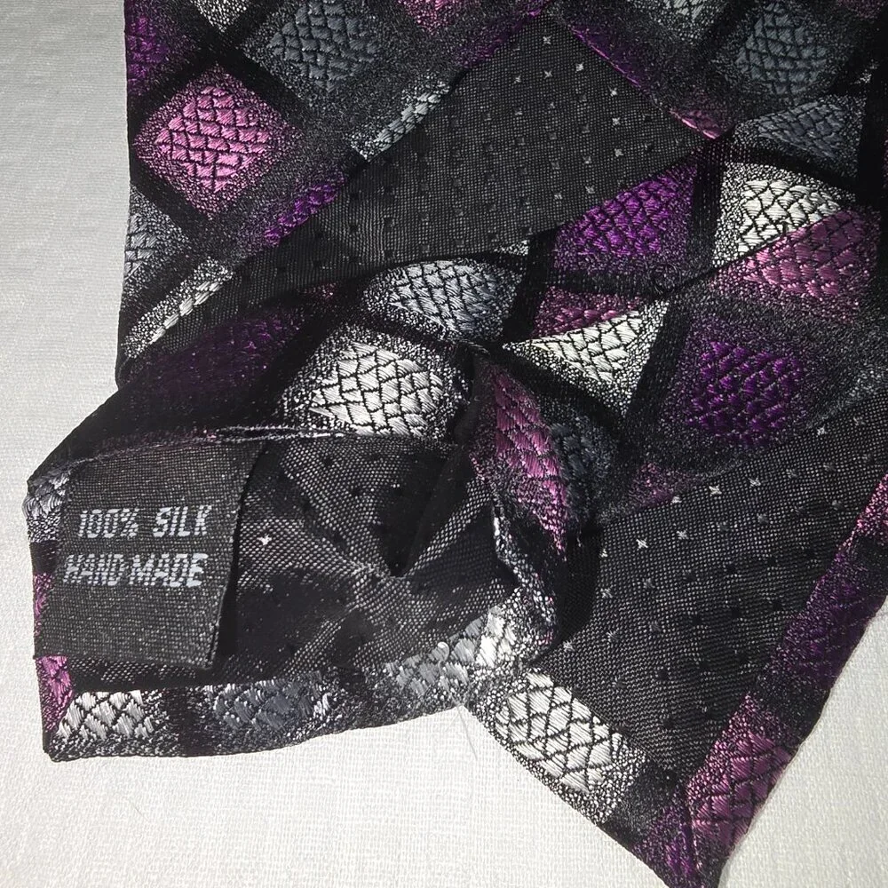 PIERRE CARDIN MENS TIE BLACK WITH PURPLE GRAY SILVER DIAMOND DESIGN EUC